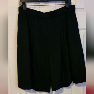 St. John pleated culotte shorts large